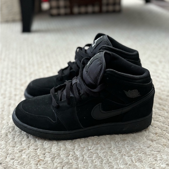 Jordan 1 Retro Mid Black - Picture 3 of 6
